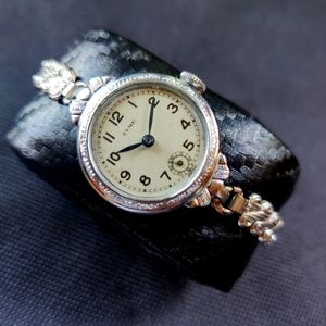 Antique Tyme watch w\gold band